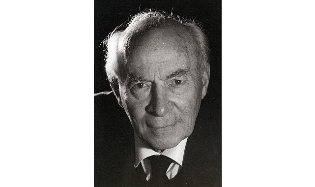 Muhsin Ertuğrul Kabri Başında Anılıyor