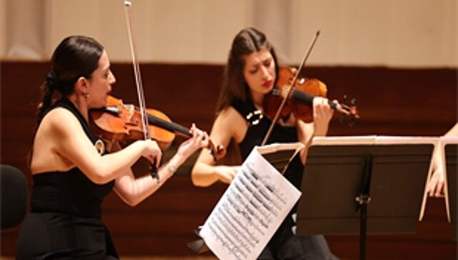 İzmir Oda Orkestrası yine ayakta alkışlandı