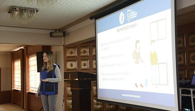 Uzmanından Ebeveynlere Bağımlılıkla Mücadele Eğitimi