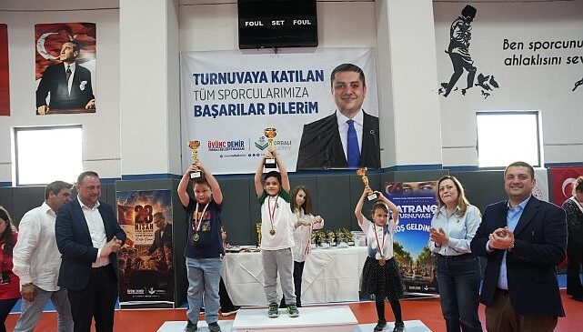 Torbalı’da Satranç Şöleni: 208 Sporcu Aynı Masada Buluştu