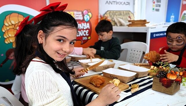 Kruvasan süsleme atölyesinde renkli anlar