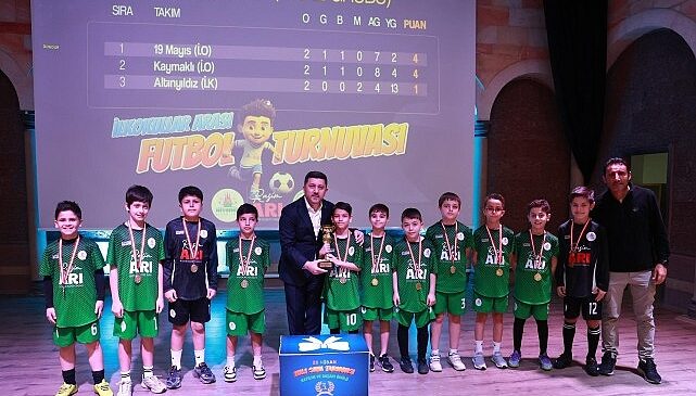 İlkokullar Arası Futbol Turnuvasında Kupa Töreni Yapıldı
