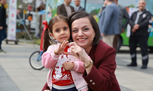 Karabağlar ’da Çocuklar Bayramlarını Doyasıya Yaşadı
