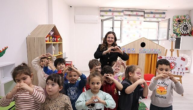 Başkan Vekili Özdemir çocuklarla kreşte buluştu