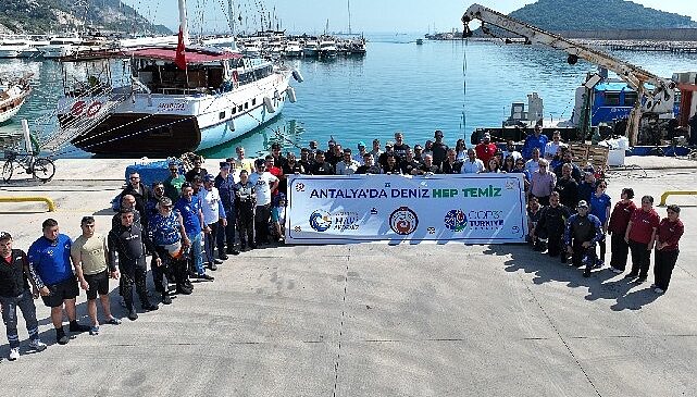 Balıkçı Barınağı’nda deniz dip temizliği