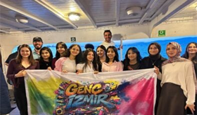 Genç İzmir gönüllüleri, Bergama Vapuru’nda buluştu