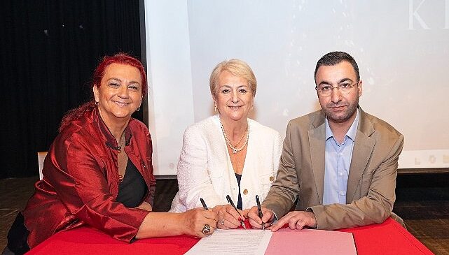 Nar Kızlar Yola Çıktı