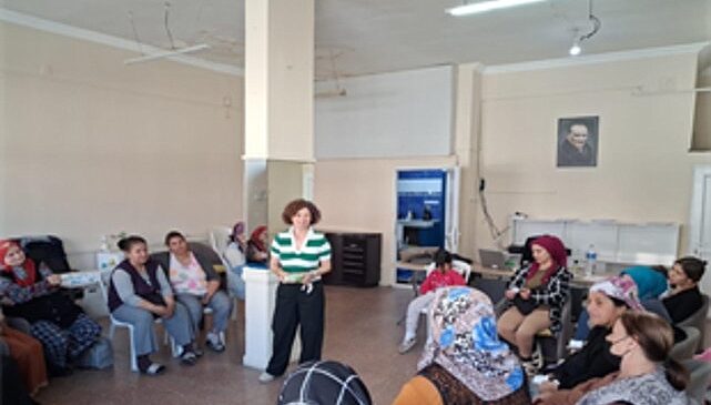 Kadın sağlığı seminerleri İzmir genelinde yaygınlaşıyor